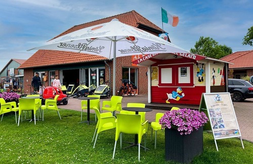 Nordseebad Burhave House | Unforgettable Stay at Seepark Burhave with Oceanfront Pool