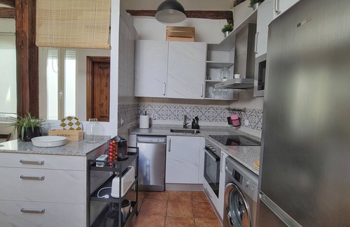 Haro Apartment | Cozy Central Retreat for Couples - Family-Friendly Amenities