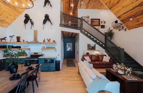 Hochatown Cabin | Build-Your-Own Mini Golf, Pool, Sauna, Games Galore - The Bitmore