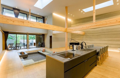 Kominato Onsen House | Explore Kamogawa City: Pet-Friendly Suite with Pool & Spa