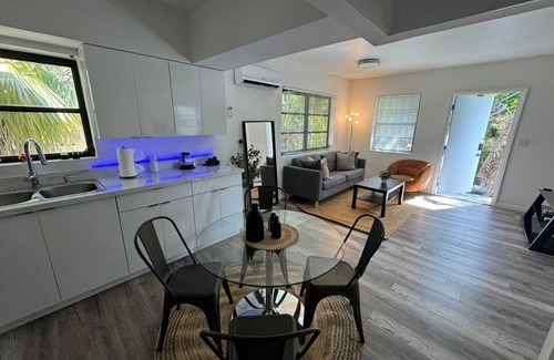 Coral Way Resort | Convenient Hotel Near CocoWalk & Brickell with Spa Access