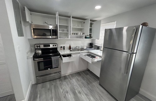Coral Way Resort | Convenient Hotel Near CocoWalk & Brickell with Spa Access