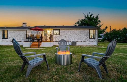 Wylie House | Inviting Ranch House with Fun Games and Pet-Friendly Amenities