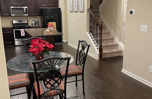 Lawrenceville House | Family-Friendly Stay for Up to 8 with Kitchen & Breakfast