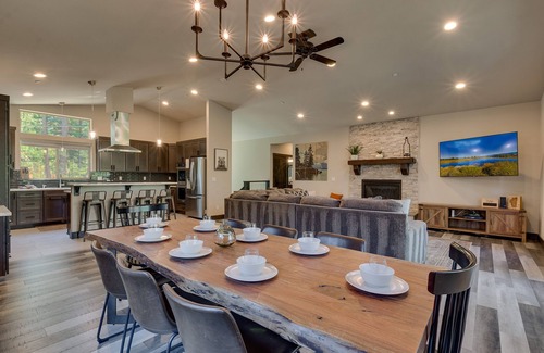 Pioneer Trail House | Modern Retreat Near Heavenly with Chef's Kitchen & Spa