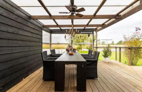 Matsloot House | Charming Buiten Huisje aan de Vaart with Ocean View