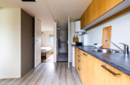 Matsloot House | Charming Buiten Huisje aan de Vaart with Ocean View