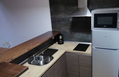 Buitrago del Lozoya Apartment | Highly Rated Buitrago Old Bridge CASA ENEBRO with Kitchen