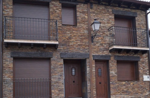 Buitrago del Lozoya Apartment | Top-Rated CASA FRESNO near Buitrago Old Bridge
