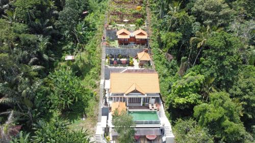 Tenganan Cabin | Oceanfront Bukit Kembang Sari with Pool & Breakfast