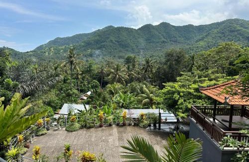 Tenganan Cabin | Oceanfront Bukit Kembang Sari with Pool & Breakfast