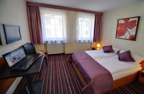 Szczawno-Zdroj Bed & Breakfast | Budget-Friendly Bukowy Dworek with Breakfast & Family Amenities