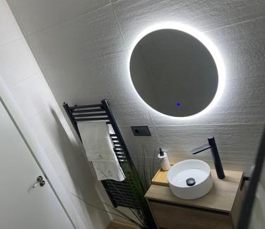 Nava de la Asuncion House | Outstanding Bulevar Suite: Child-Friendly Retreat Awaits