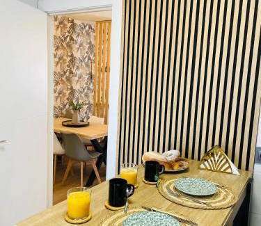 Nava de la Asuncion House | Outstanding Bulevar Suite: Child-Friendly Retreat Awaits