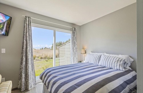 Grayland House | Pet-Friendly Bulfinch Condo with High Guest Ratings