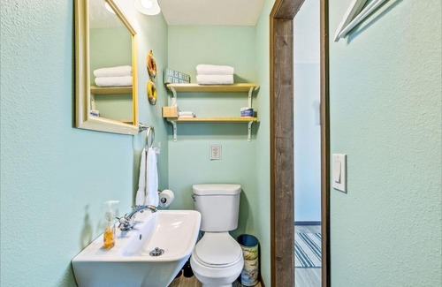 Grayland House | Pet-Friendly Bulfinch Condo with High Guest Ratings