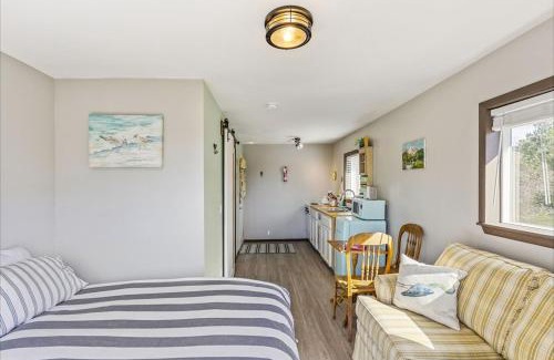 Grayland House | Pet-Friendly Bulfinch Condo with High Guest Ratings