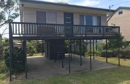 Currarong House | Discover Bull Ray Beach House with Ocean View and Kitchen
