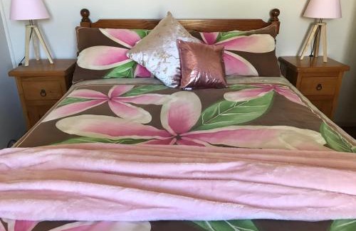 Currarong House | Discover Bull Ray Beach House with Ocean View and Kitchen