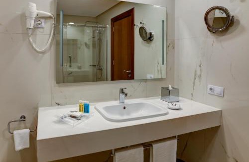 Las Palmas de Gran Canaria Hotel | Elegant Stay at Bull Reina Isabel & SPA with Oceanfront Views