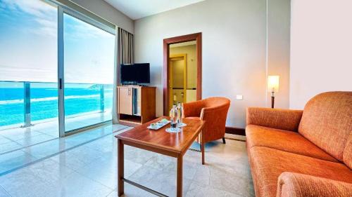 Las Palmas de Gran Canaria Hotel | Elegant Stay at Bull Reina Isabel & SPA with Oceanfront Views