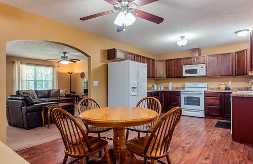 Bull Shoals House | Discover Bull Shoals Lake with Pool & Family-Friendly Perks