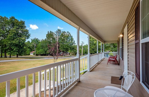 Bull Shoals House | Discover Bull Shoals Lake with Pool & Family-Friendly Perks