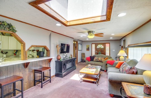 Taney County House | Pet-Friendly Retreat at Bull Shoals Lake with Spa & Breakfast