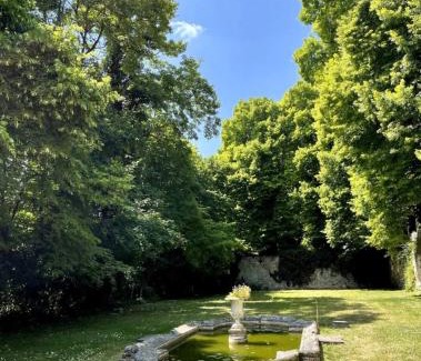 Limay Apartment | Bulle royale jaccuzi au château à 35 min de Paris