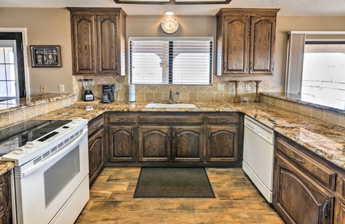 Sunridge Estates House | Relaxing Bullhead City Retreat with Pool, Hot Tub & Views