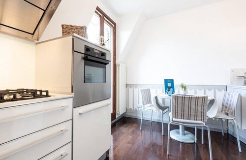 Bullona Apartment | Indulge at Bullona Split Level Terrace with Spa & Breakfast
