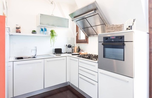 Bullona Apartment | Indulge at Bullona Split Level Terrace with Spa & Breakfast