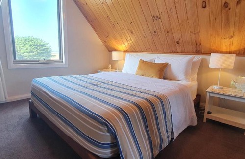 Yanakie House | Serene Oceanfront Buln Buln Cabins with High Guest Ratings