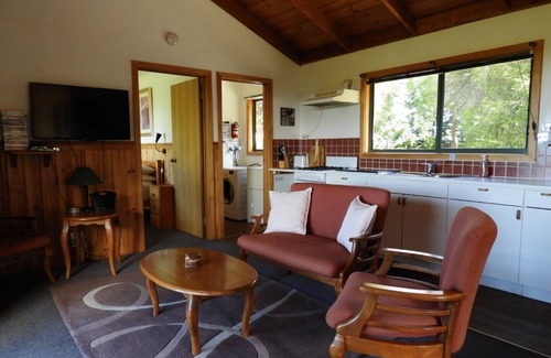Yanakie Cabin | Cozy Retreat at Buln Buln Cabins with Family-Friendly Amenities