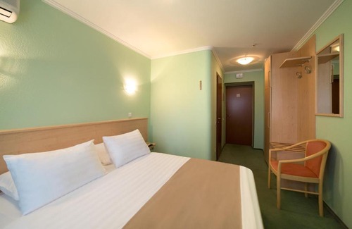 Afanasivsʹkyy Yar Hotel | Budget-Friendly Stay at Bulvar Shevchenko with Breakfast