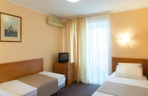 Afanasivsʹkyy Yar Hotel | Budget-Friendly Stay at Bulvar Shevchenko with Breakfast