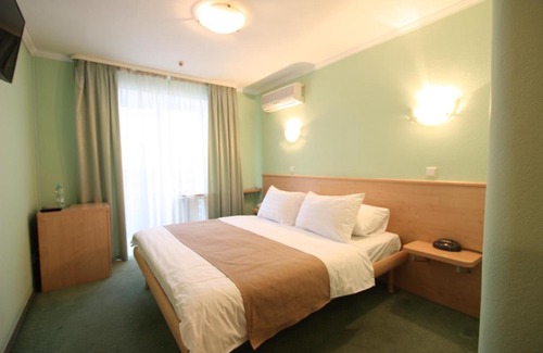 Afanasivsʹkyy Yar Hotel | Budget-Friendly Stay at Bulvar Shevchenko with Breakfast