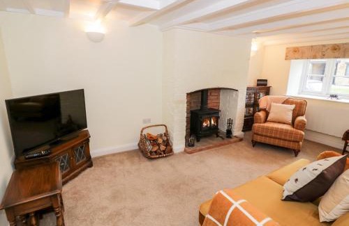 Sibford Gower House | Family-Friendly Stay at Bumble Cottage - 4-Star Comfort