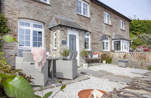 Torcross House | Pet-Friendly Bumble Cottage in Torcross - 4 Star Retreat