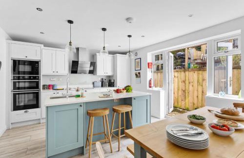 Torcross House | Pet-Friendly Bumble Cottage in Torcross - 4 Star Retreat