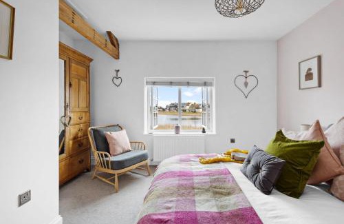 Torcross House | Pet-Friendly Bumble Cottage in Torcross - 4 Star Retreat