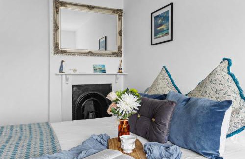 Torcross House | Pet-Friendly Bumble Cottage in Torcross - 4 Star Retreat