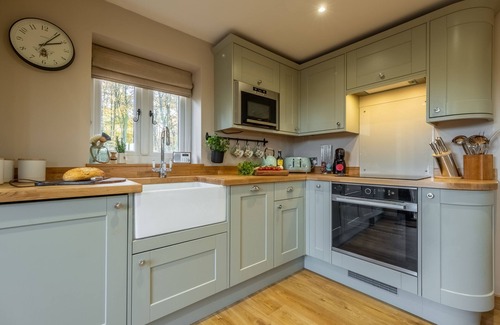 Bury St Edmunds Cottage | Pet-Friendly Bumblebee Cottage in Beautiful Suffolk