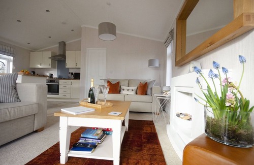 Ryther Apartment | Experience Bumblebee Lodge with Inviting Hot Tub & Spa