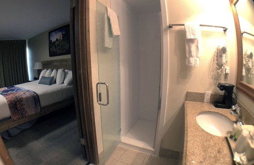 Zion National Park South Entrance Hotel | Experience Comfort at Bumbleberry Inn with Pool & Spa