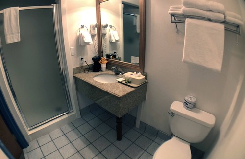 Zion National Park South Entrance Hotel | Experience Comfort at Bumbleberry Inn with Pool & Spa