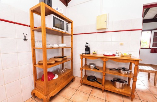 Capesterre-de-Marie-Galante House | Relax at Bungalow Pom Malaka with Ocean View and Pool