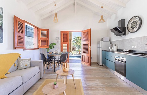 Capesterre-de-Marie-Galante House | Bungalow Damien with jacuzzi and spacious areas. Perfect for 2 guests.