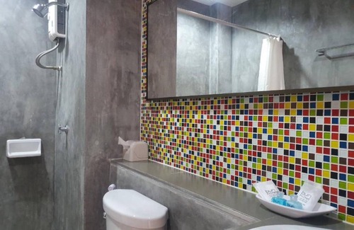 Makham Tia Hotel | Inviting Bun Hotel: Pool, Spa & Family-Friendly Amenities