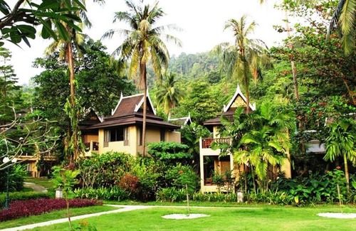 Ko Chang House | Bungalow Garden View Deluxe: Relax by the Pool and Enjoy Breakfast